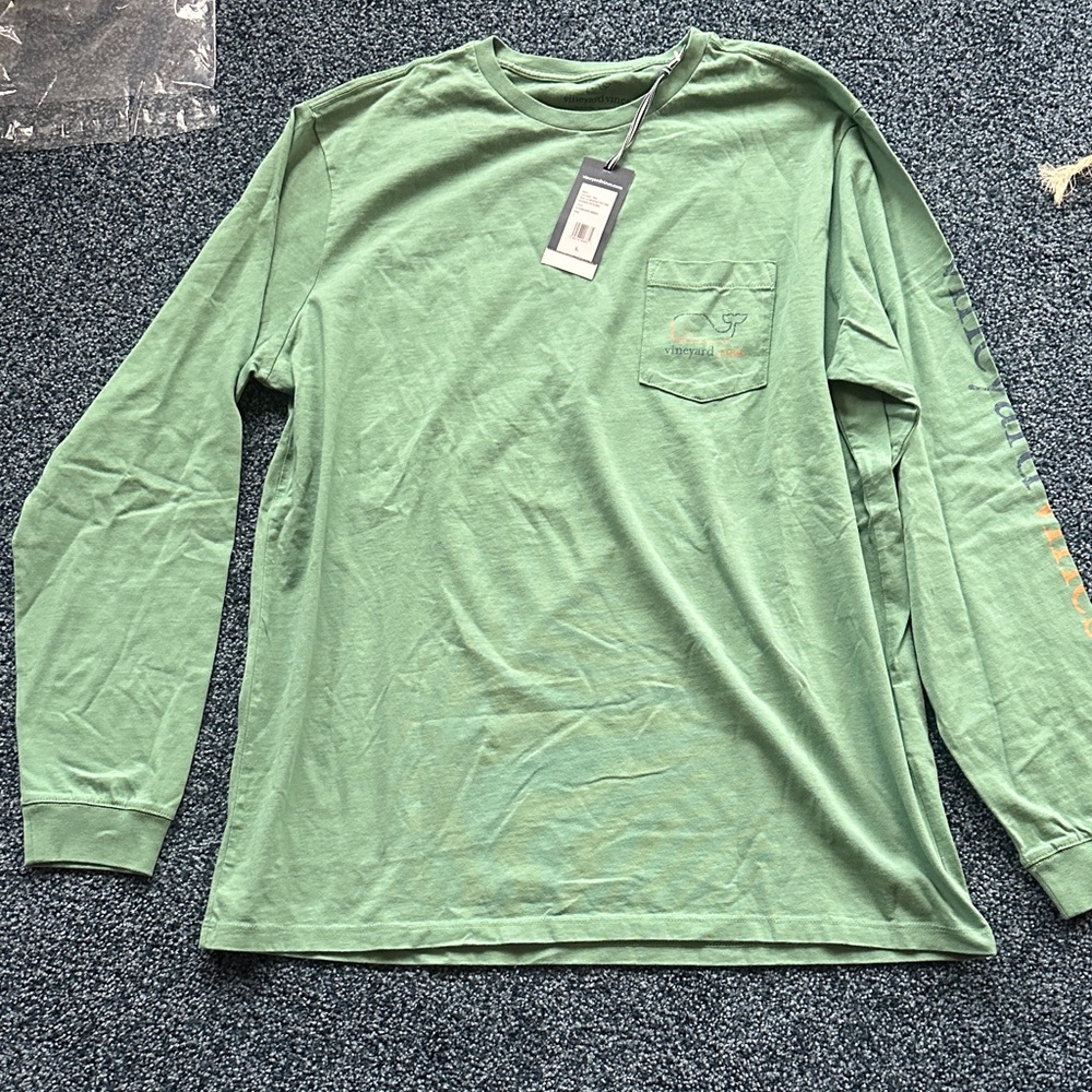 Vineyard Vines nwt green long sleeve whale pocket t shirt $78